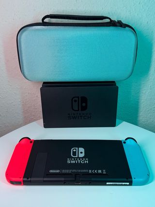 Nintendo Switch + Gioco FIFA + custodia