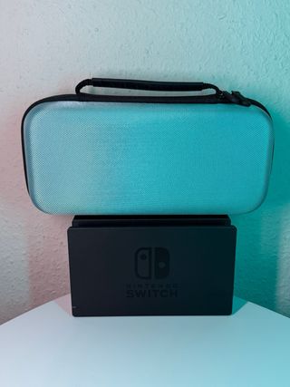 Nintendo Switch + Gioco FIFA + custodia