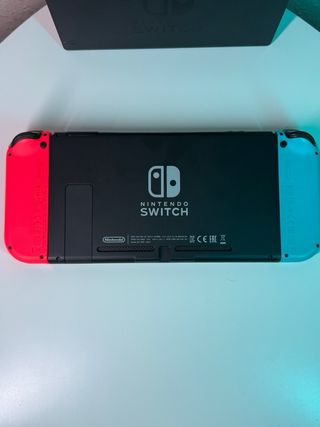 Nintendo Switch + Gioco FIFA + custodia