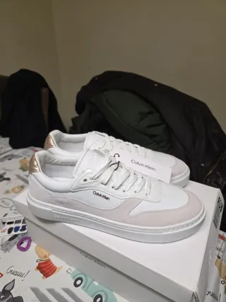 Calvin Klein Zapatillas Blancas y Doradas Talla 41