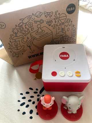 Reproductor FABA + figuras Elefante y Cerdito