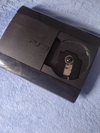 PS3 Super Slim QCefeuvedovlë