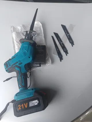 Sierra sable a batería 21V compatible makita 18v.