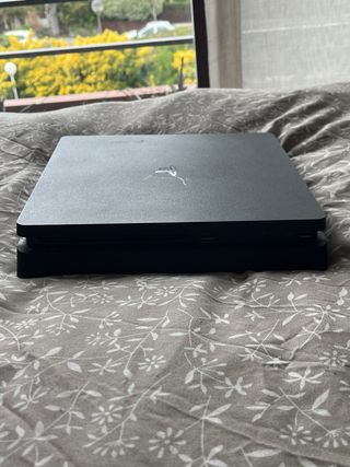 Vendo PS4 Slim para reparar o piezas.(INVERSIÓN).