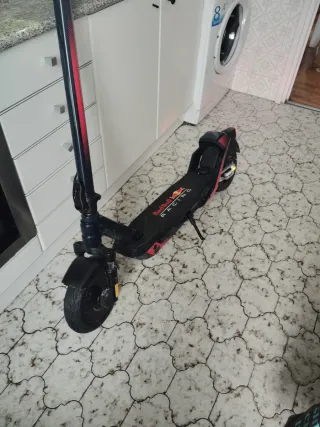 Patinete Eléctrico Red Bull Racing