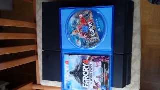 PS4 (PlayStation 4) Negra + Mando Rojo