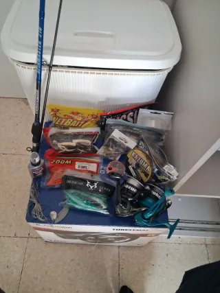 Pack pesca: caña, carretes y señuelos y vinilos