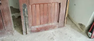 Puerta de madera maciza