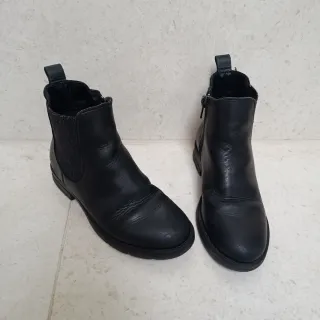 Botas pretas tamanho 29