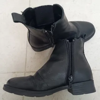 Botas pretas tamanho 29