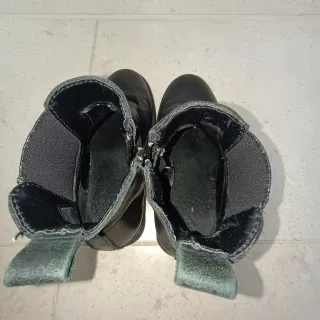 Botas pretas tamanho 29