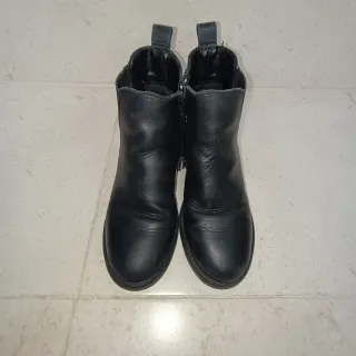 Botas pretas tamanho 29