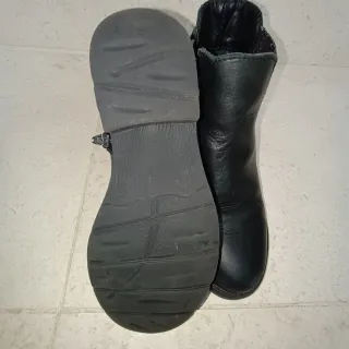 Botas pretas tamanho 29