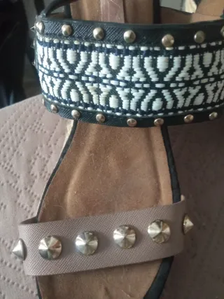 Zuecos Sandalias Mujer Beige y Negro