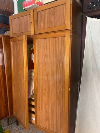 Armario vintage de madera