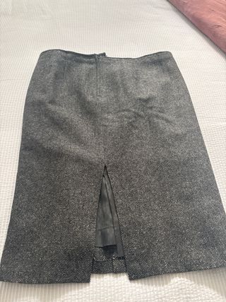 Falda de vestir gris con abertura