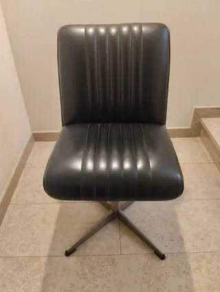 Coppia Poltrone Pelle Design Anni '70