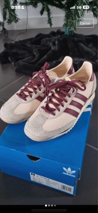 Adidas Zapatilla Beige y Rojo