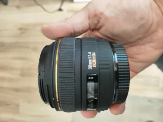 Objetivo SIGMA 30 MM F1:1.4 DC HSM