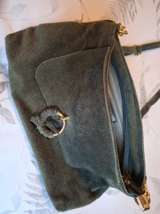 Bolso piel verde caza sin estrenar.