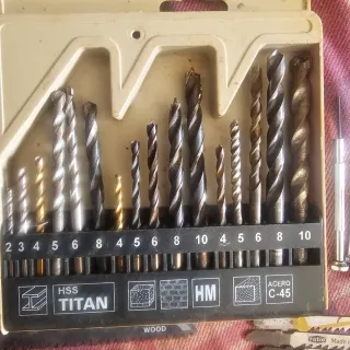 Lote de brocas y herramientas de carpintería