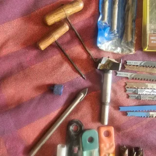 Lote de brocas y herramientas de carpintería