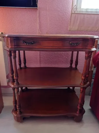 Mesa auxiliar de madera con cajón