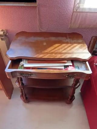 Mesa auxiliar de madera con cajón