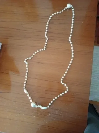 Collar de perlas plateado