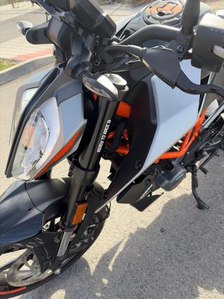 KTM Duke 125 Negra