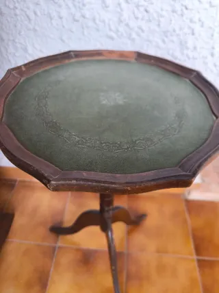 Mesa auxiliar antigua madera.