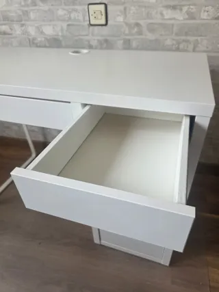 Escritorio blanco moderno