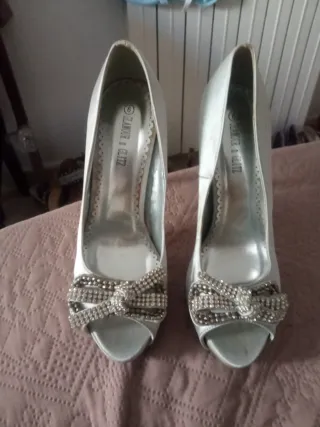 Zapatos de tacón plateados Lancer & Glitz talla 38