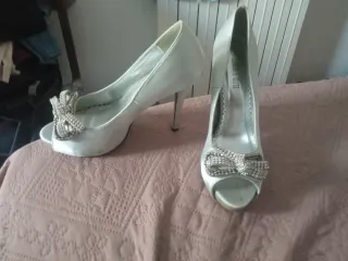 Zapatos de tacón plateados Lancer & Glitz talla 38