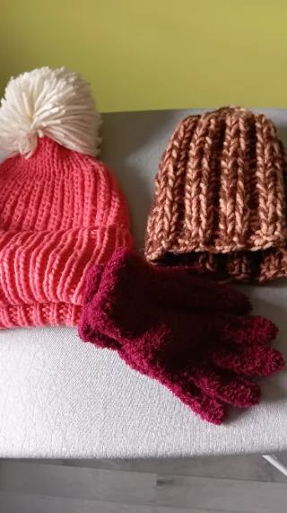 2 Gorros de punto y guantes