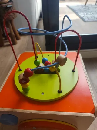 Cubo de actividades para bebés