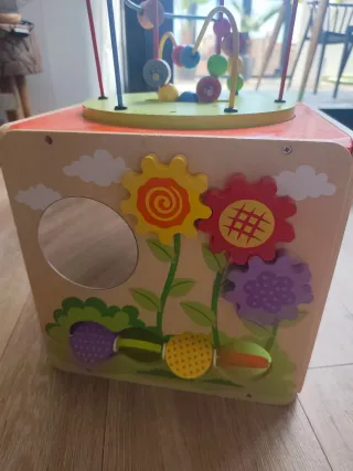 Cubo de actividades para bebés