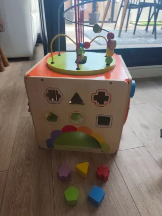 Cubo de actividades para bebés