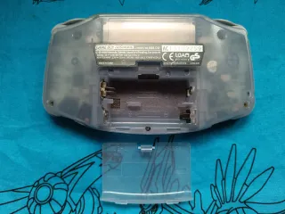 Game Boy Advance + Pokémon Zafiro + Rayman 3