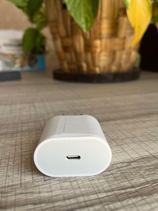 Cargador móvil blanco