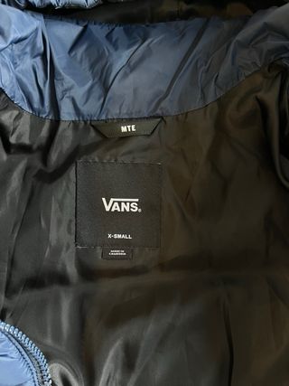 Chaqueta Vans MTE Azul y Blanca