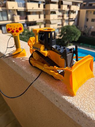 Excavadora teledirigida CAT