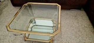 Mesa centro dorada cristal y acrílico
