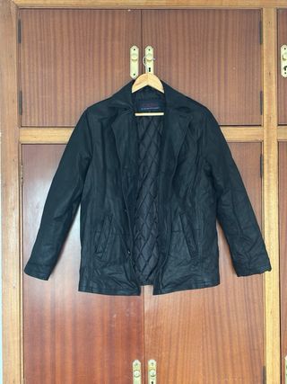 Chaqueta de piel negra
