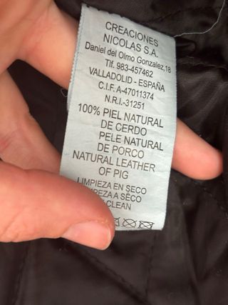 Chaqueta de piel negra