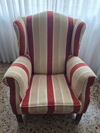 Sillón Orejero Clásico Rayas Rojas y Beige