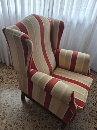 Sillón Orejero Clásico Rayas Rojas y Beige