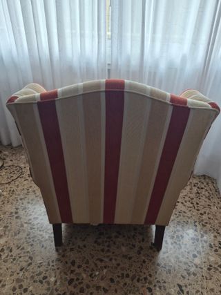 Sillón Orejero Clásico Rayas Rojas y Beige