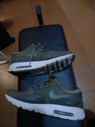 Zapatillas Nike Air Verdes y Blancas