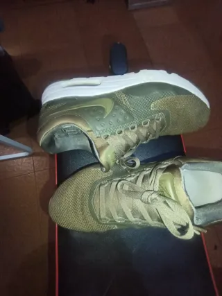 Zapatillas Nike Air Verdes y Blancas